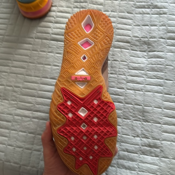 Nike Lebron 18 Low Wile E. Vs Roadrunner basketball shoes. Size 12 - Picture 6 of 7